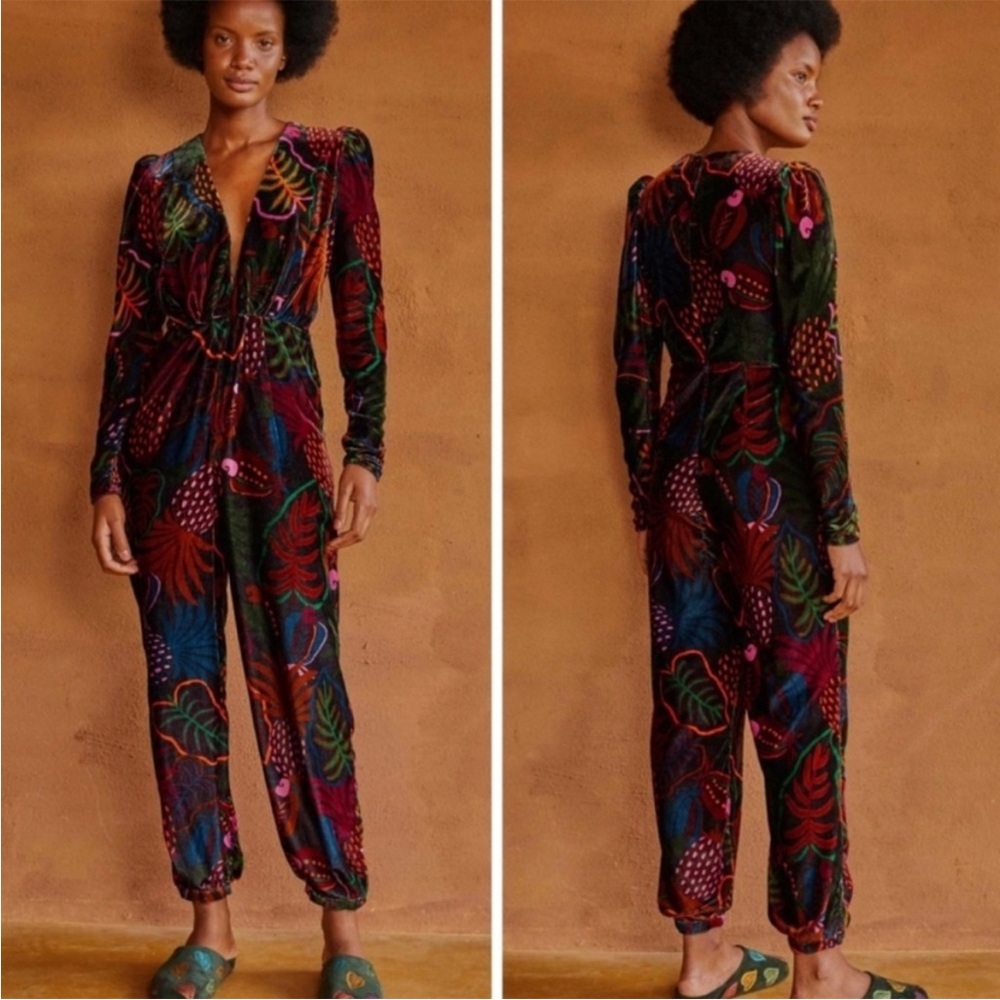 Farm Rio Fruits Dream Velvet Jumpsuit Multicolored
Tropical Print